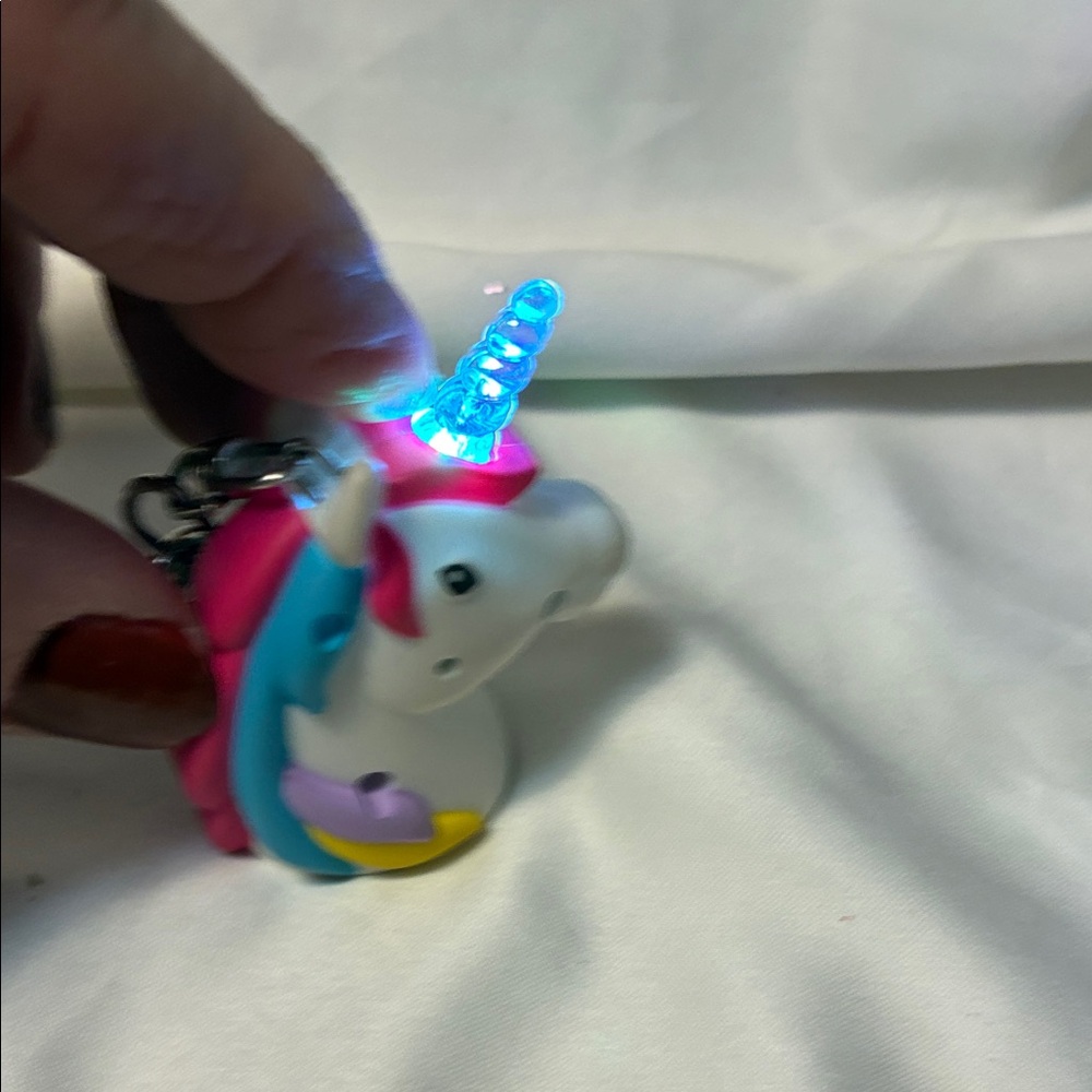Unicorn Keychain Lights up with magical sounds by Kikkerland - Picture 9 of 11